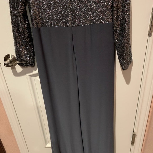 Flattering, comfortable Mother-of-the-Bride/Groom column gown in gray. - Picture 8 of 11